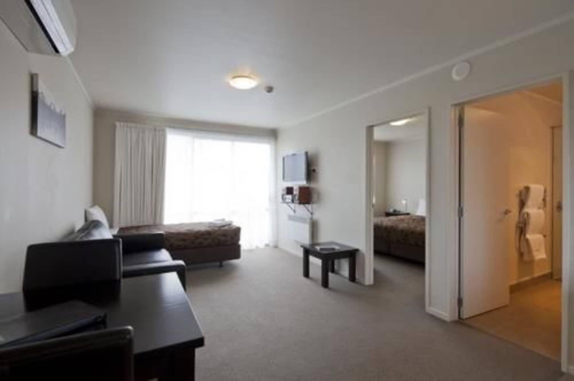 Atrium On Ulster Motel Хамилтън Екстериор снимка
