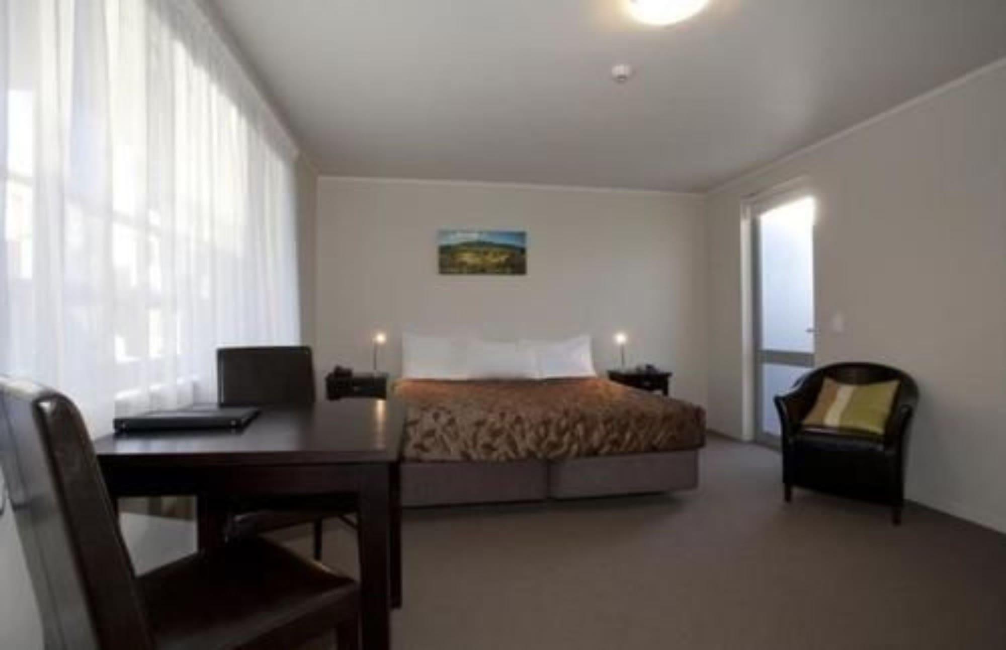 Atrium On Ulster Motel Хамилтън Екстериор снимка