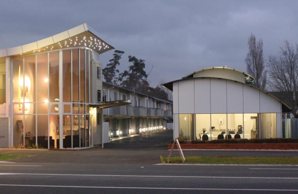Atrium On Ulster Motel Хамилтън Екстериор снимка